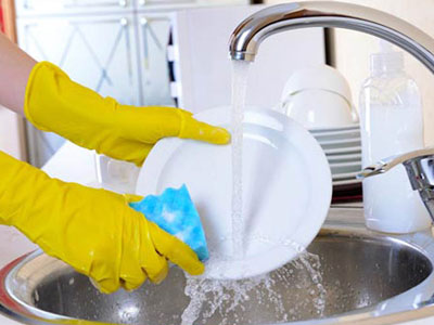 Το πλύσιμο των πιάτων στο χέρι προστατεύει τα παιδιά από αλλεργίες Το πλύσιμο των πιάτων στο χέρι προστατεύει τα παιδιά από αλλεργίες